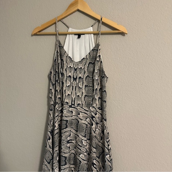 Express Women's Grey and Black Dress Halter, Snakeskin Print Size 10 - Picture 4 of 9